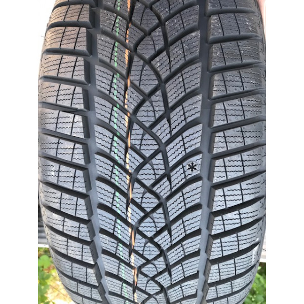 Goodyear UltraGrip Performance+ 225/40 R18 92V XL FP téli gumiabroncs