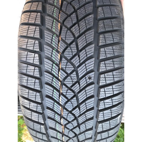 Goodyear UltraGrip Performance+ 225/40 R18 92V XL FP téli gumiabroncs