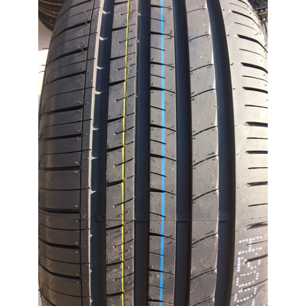 Royal Black RoyalMile 215/55 R16 97W XL
